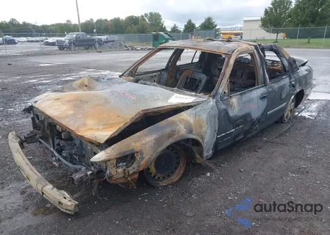 1999 Mercury Grand Marquis Gs z USA, uszkodzony, nr VIN 2MEFM74W6XX660298